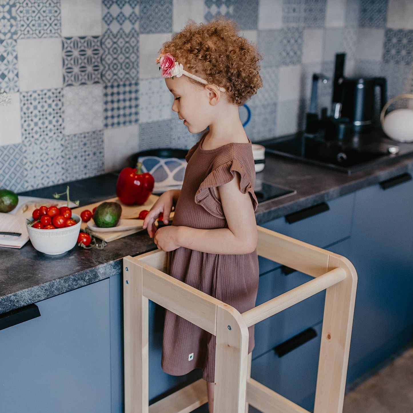 MeowBaby Toddler Wooden Kitchen Helper - Learning tower