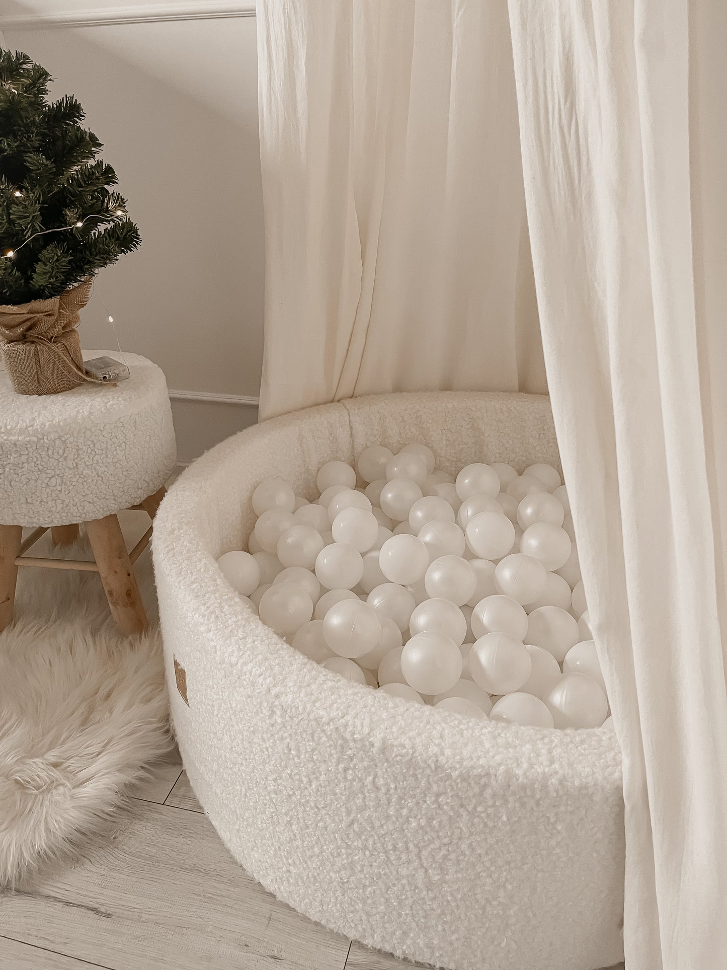 Premium MeowBaby White Round Boucle 40cm Ball Pit with 300 balls